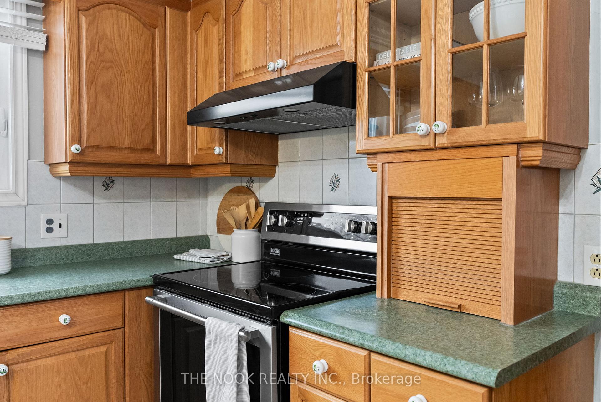 Photo 10 of 3 Strike Avenue, Clarington, Bowmanville — HOMEH