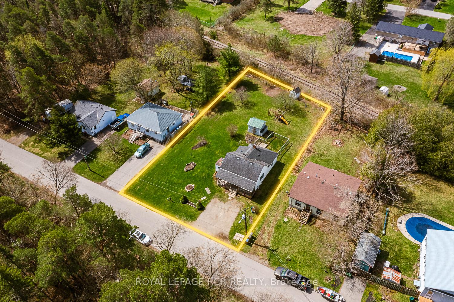 Photo 2 of 48 Cardwell Street, Caledon, Alton — HOMEH