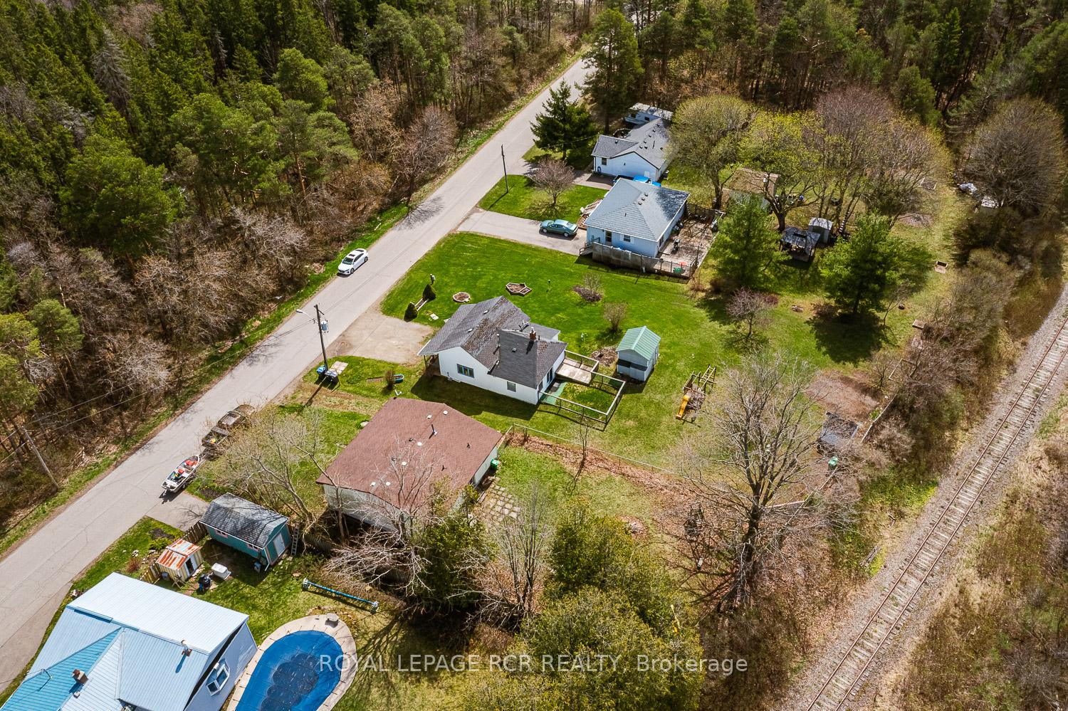 Photo 3 of 48 Cardwell Street, Caledon, Alton — HOMEH