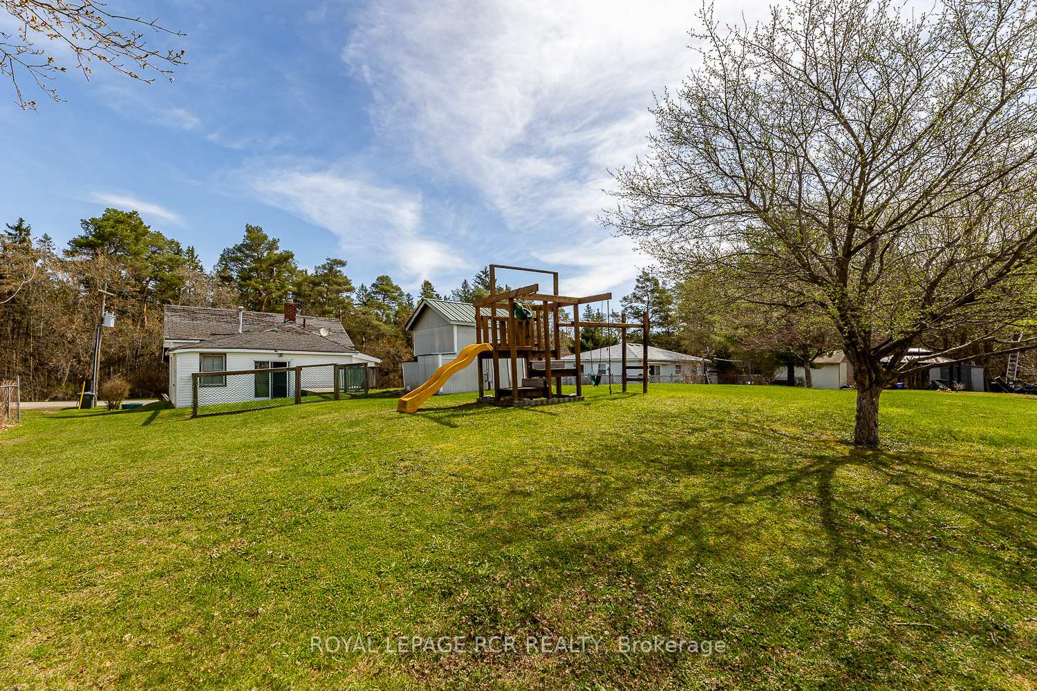 Photo 6 of 48 Cardwell Street, Caledon, Alton — HOMEH