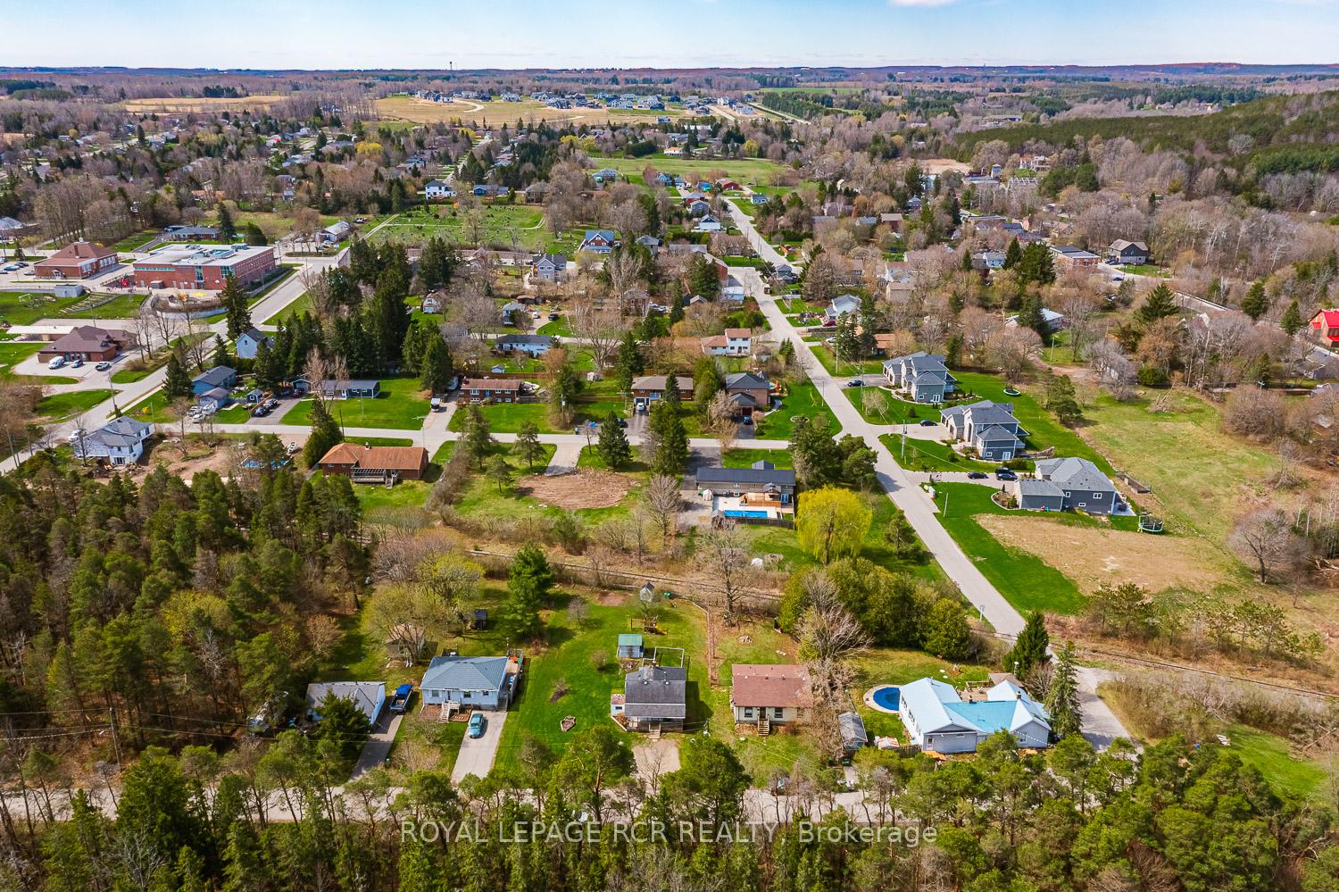 Photo 11 of 48 Cardwell Street, Caledon, Alton — HOMEH