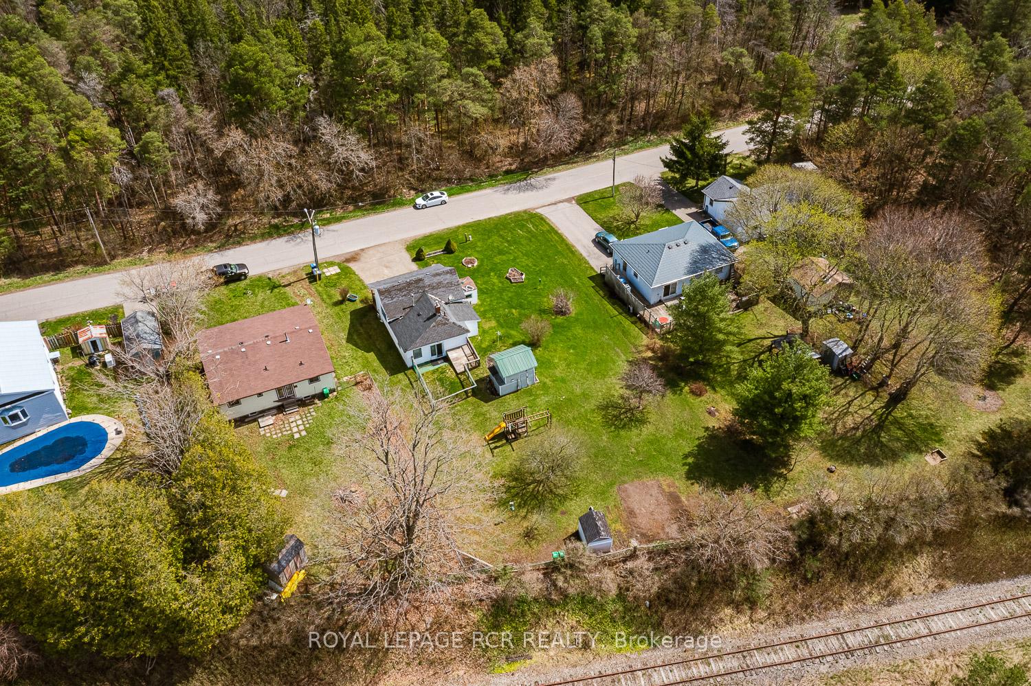 Photo 12 of 48 Cardwell Street, Caledon, Alton — HOMEH