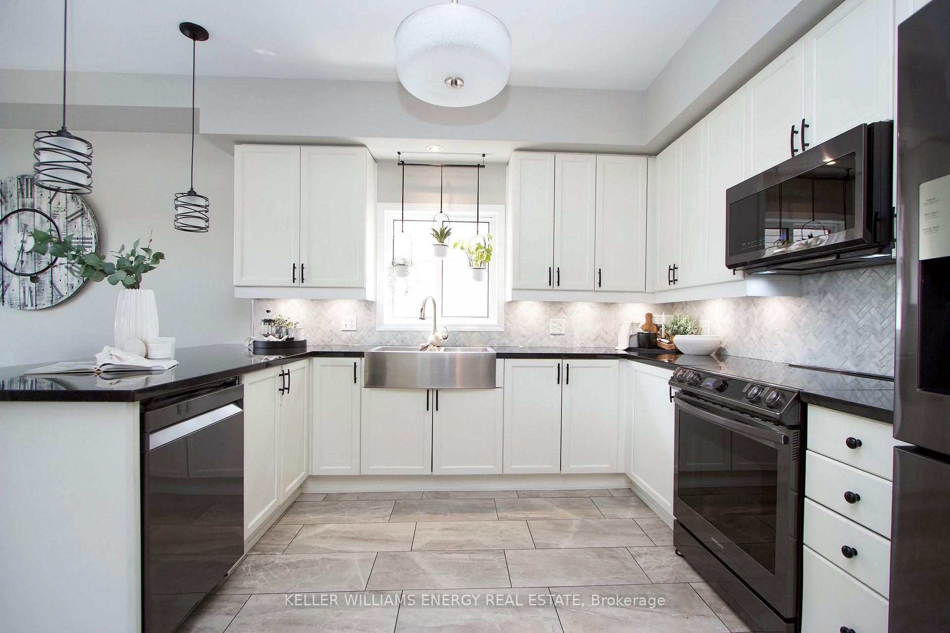 Photo 14 of 157 Dadson Drive, Clarington, Bowmanville — HOMEH