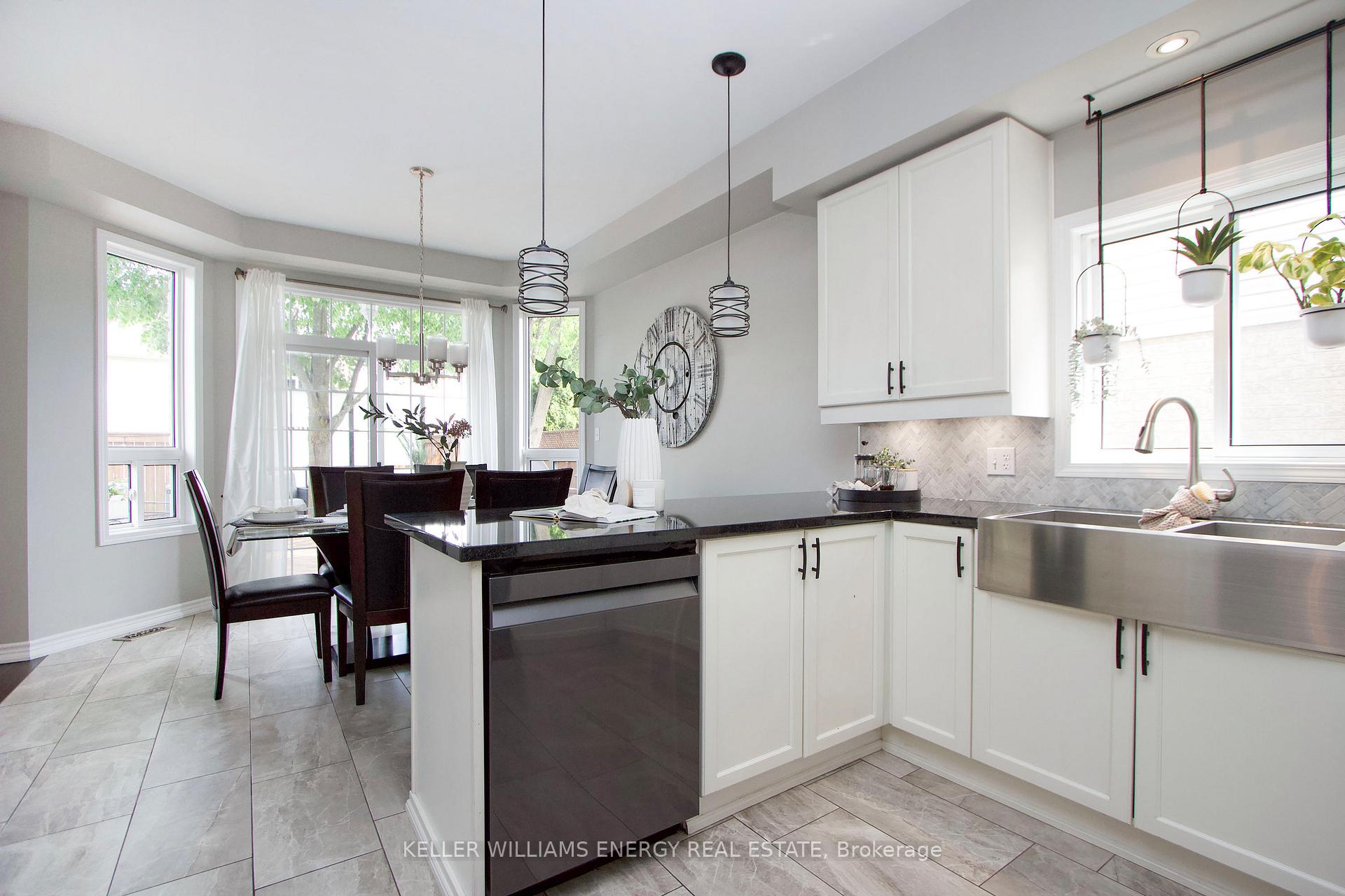 Photo 15 of 157 Dadson Drive, Clarington, Bowmanville — HOMEH