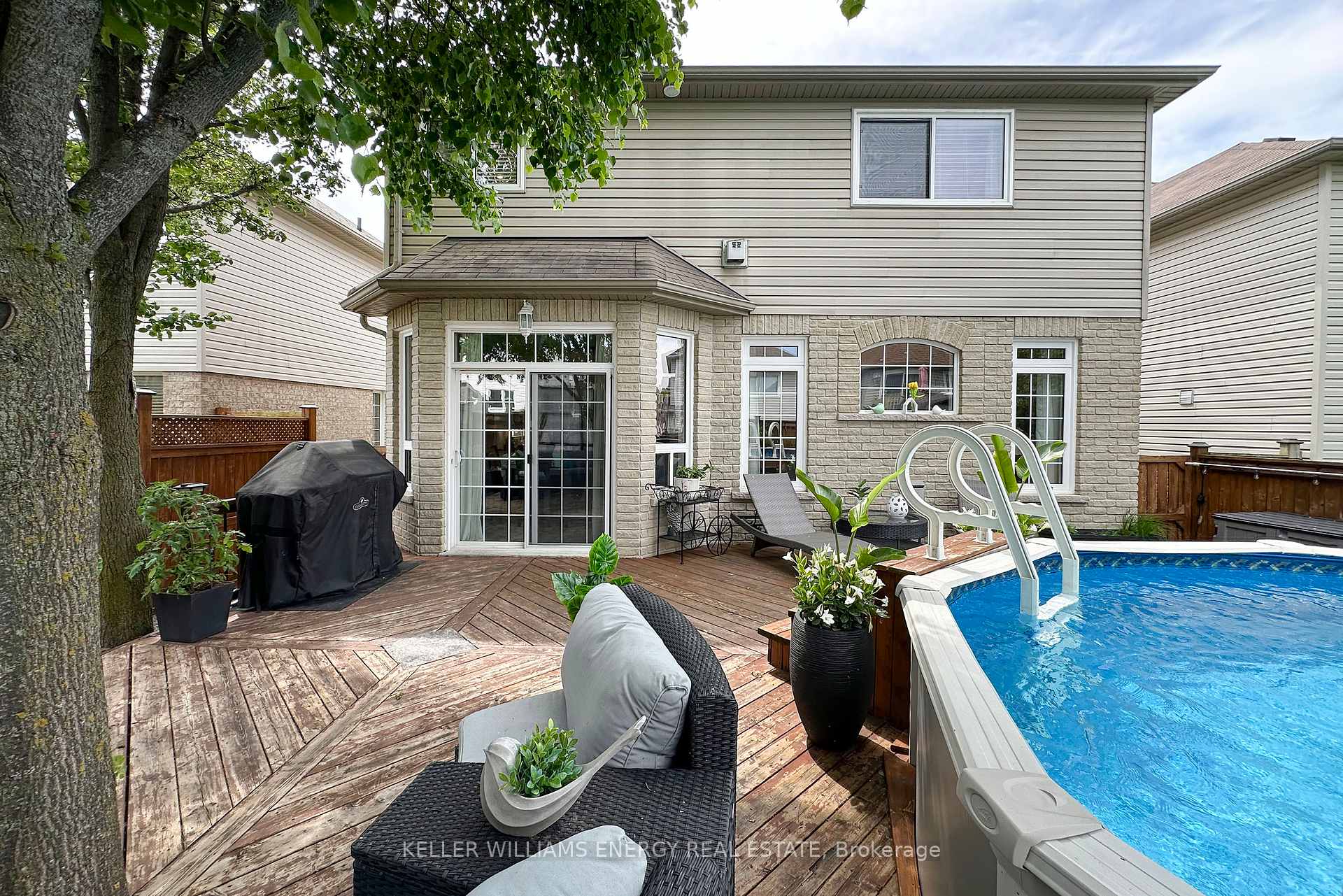 Photo 35 of 157 Dadson Drive, Clarington, Bowmanville — HOMEH