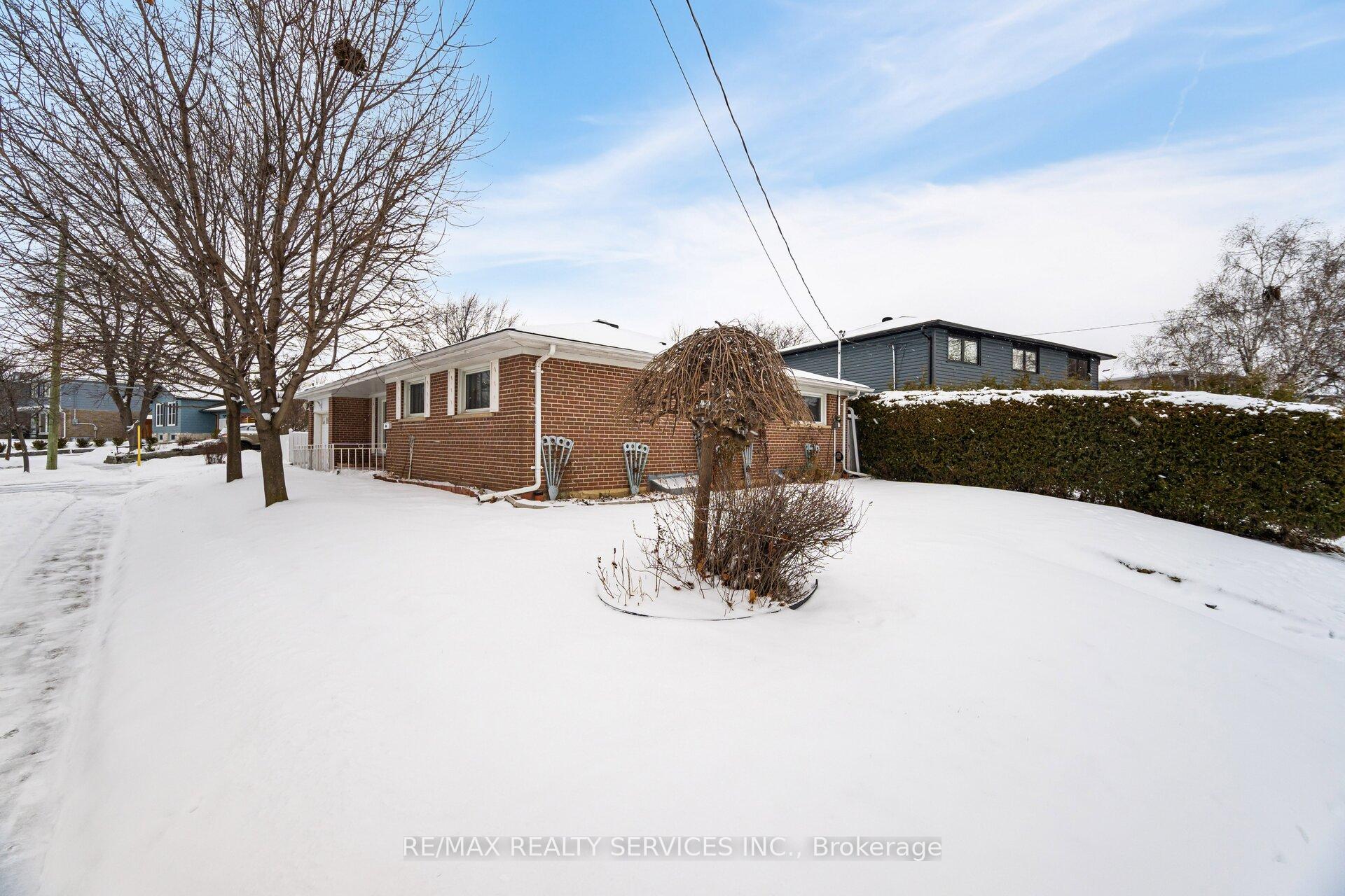 Photo 3 of 2 Lewis Street, Halton Hills, Georgetown — HOMEH