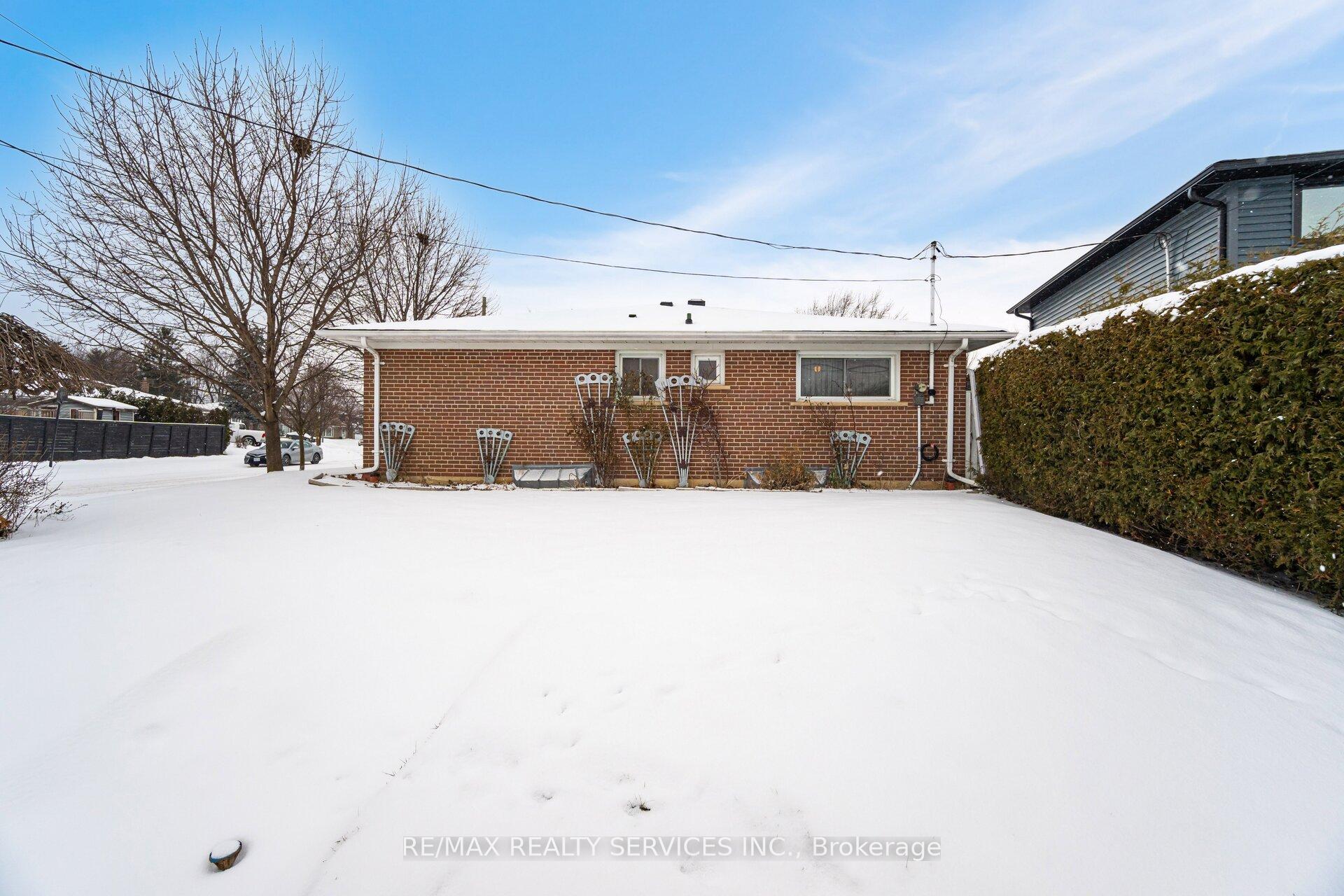 Photo 4 of 2 Lewis Street, Halton Hills, Georgetown — HOMEH