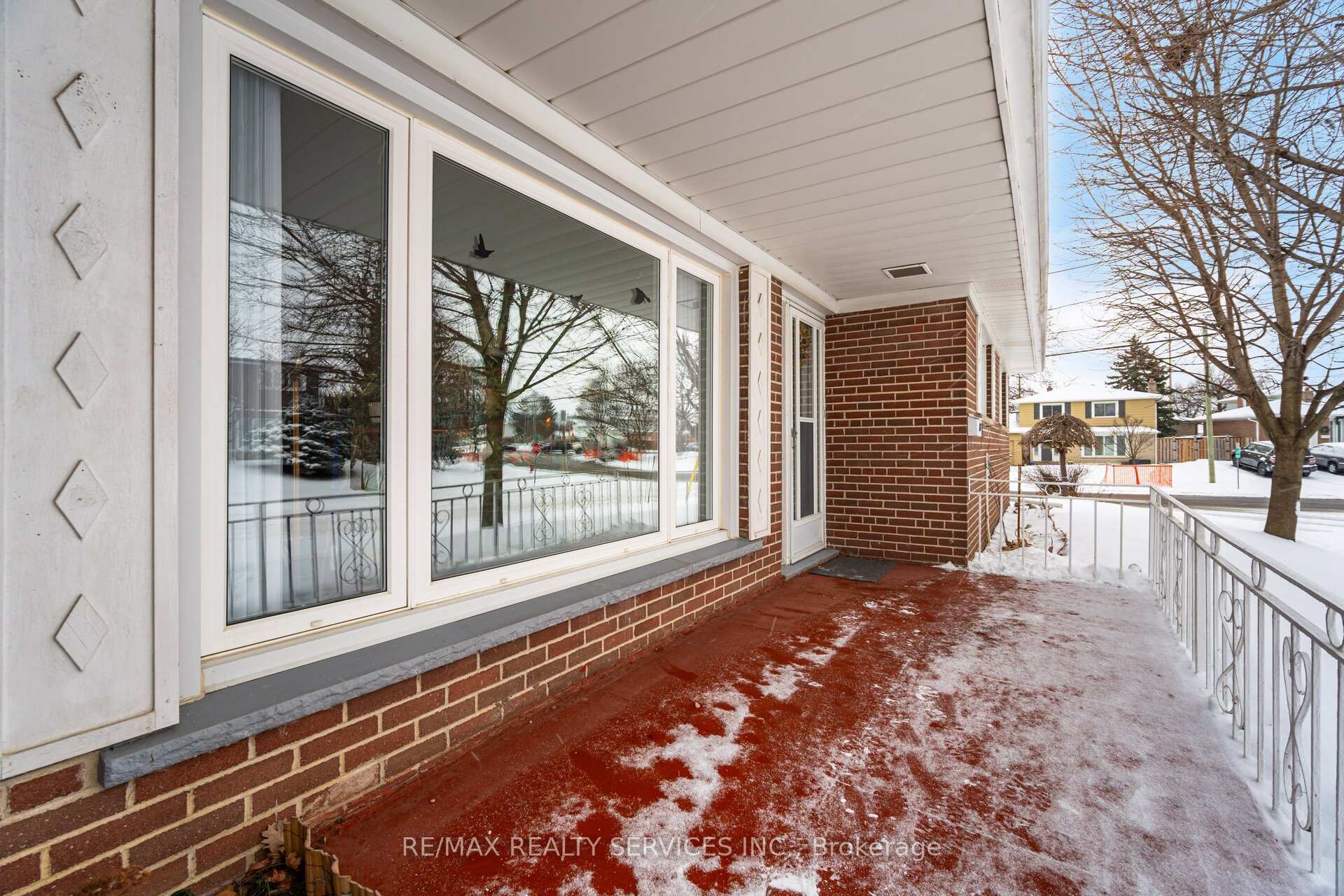 Photo 5 of 2 Lewis Street, Halton Hills, Georgetown — HOMEH