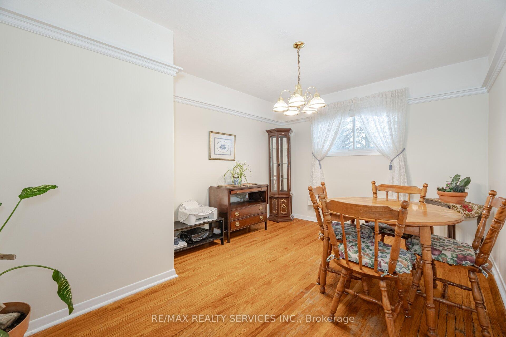 Photo 8 of 2 Lewis Street, Halton Hills, Georgetown — HOMEH