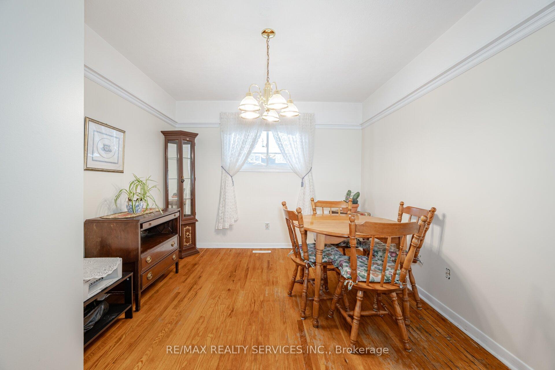 Photo 9 of 2 Lewis Street, Halton Hills, Georgetown — HOMEH
