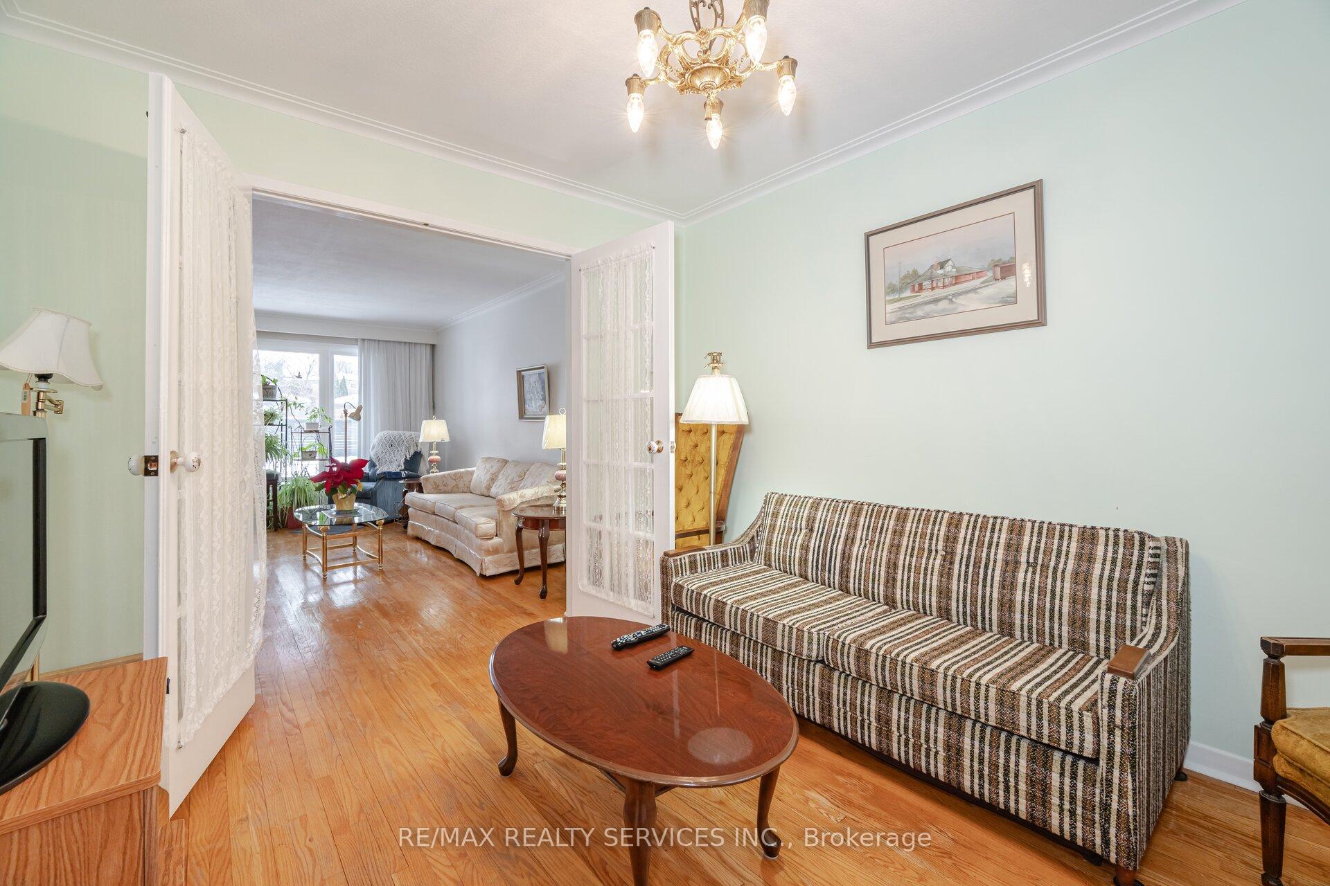 Photo 13 of 2 Lewis Street, Halton Hills, Georgetown — HOMEH