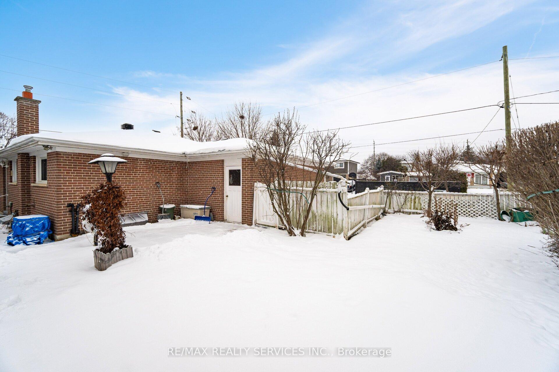 Photo 38 of 2 Lewis Street, Halton Hills, Georgetown — HOMEH