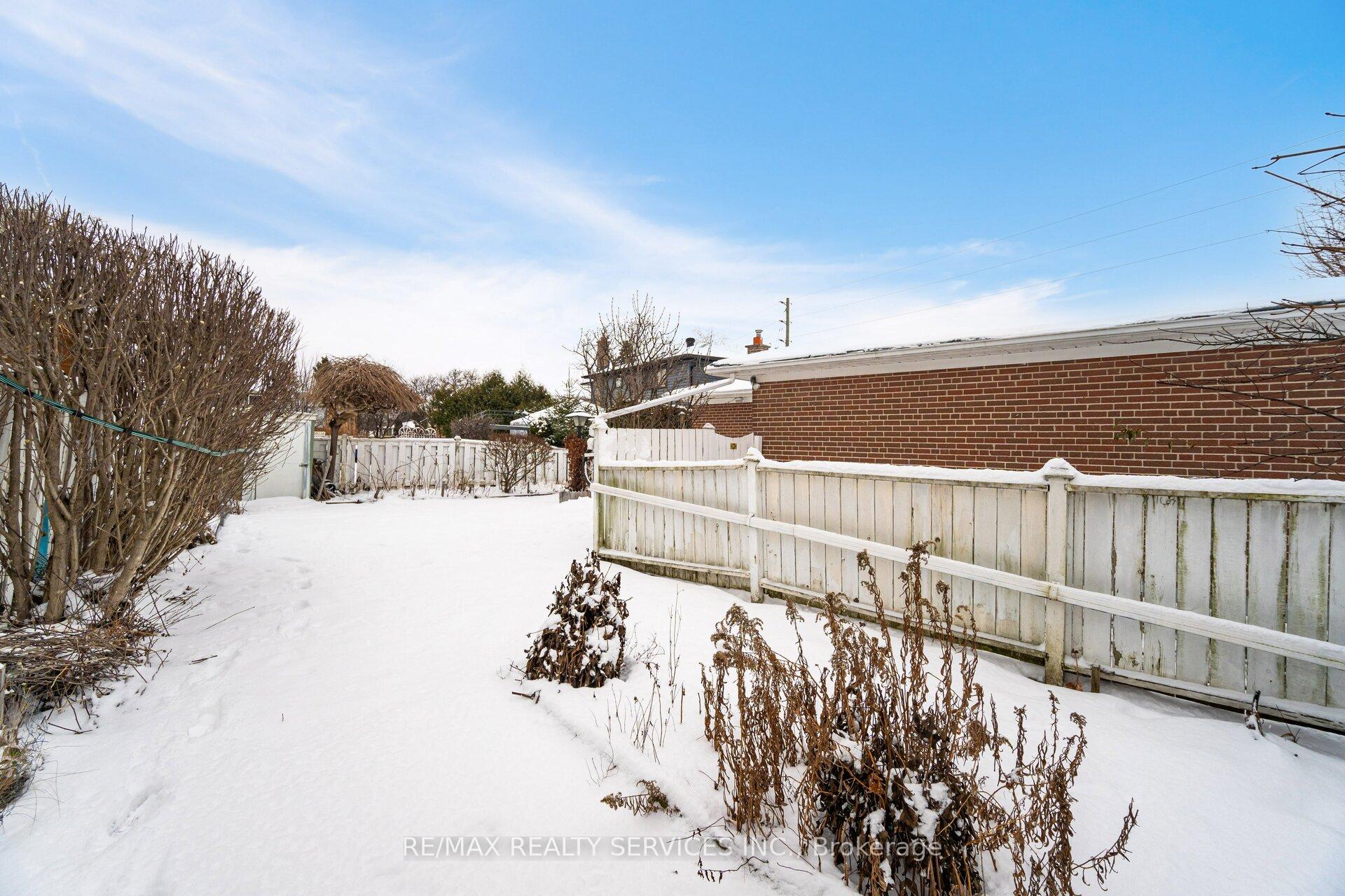 Photo 39 of 2 Lewis Street, Halton Hills, Georgetown — HOMEH