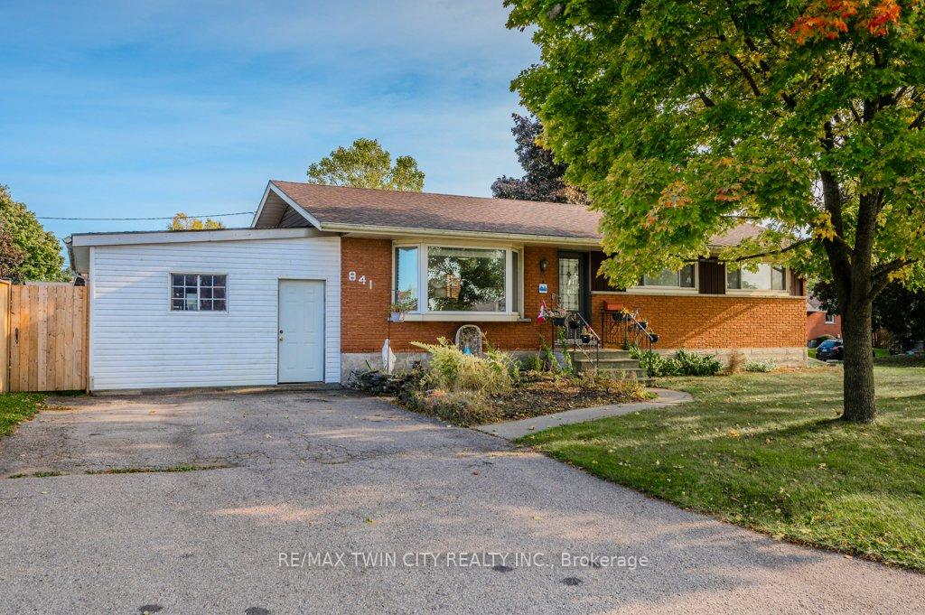 Photo 1 of 841 Westminster Drive S, Cambridge — HOMEH