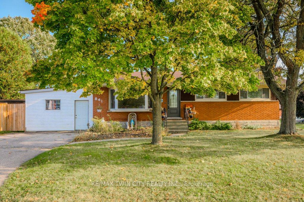Photo 2 of 841 Westminster Drive S, Cambridge — HOMEH