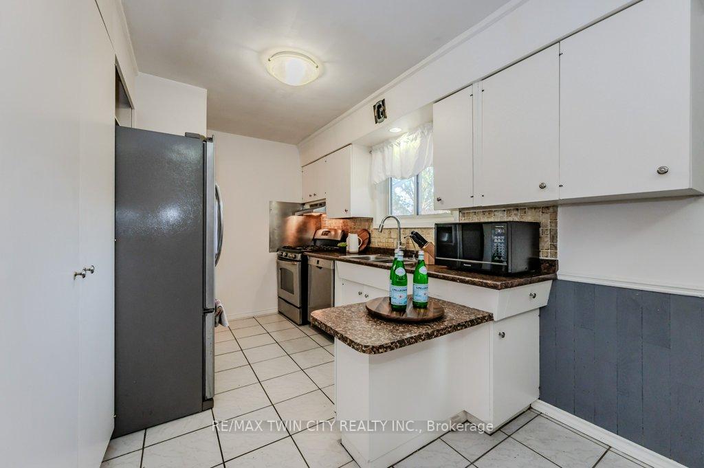 Photo 7 of 841 Westminster Drive S, Cambridge — HOMEH