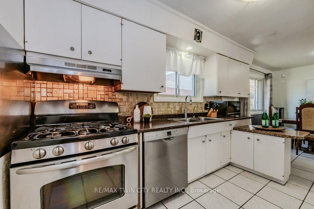 Photo 8 of 841 Westminster Drive S, Cambridge — HOMEH