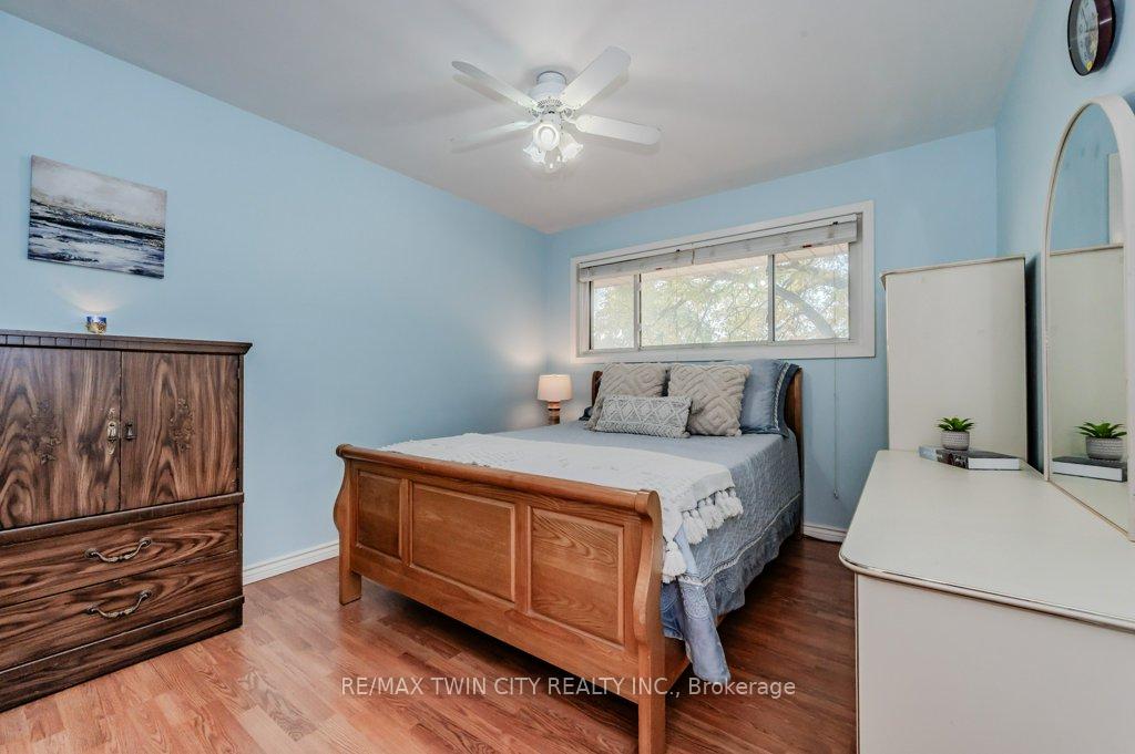 Photo 10 of 841 Westminster Drive S, Cambridge — HOMEH