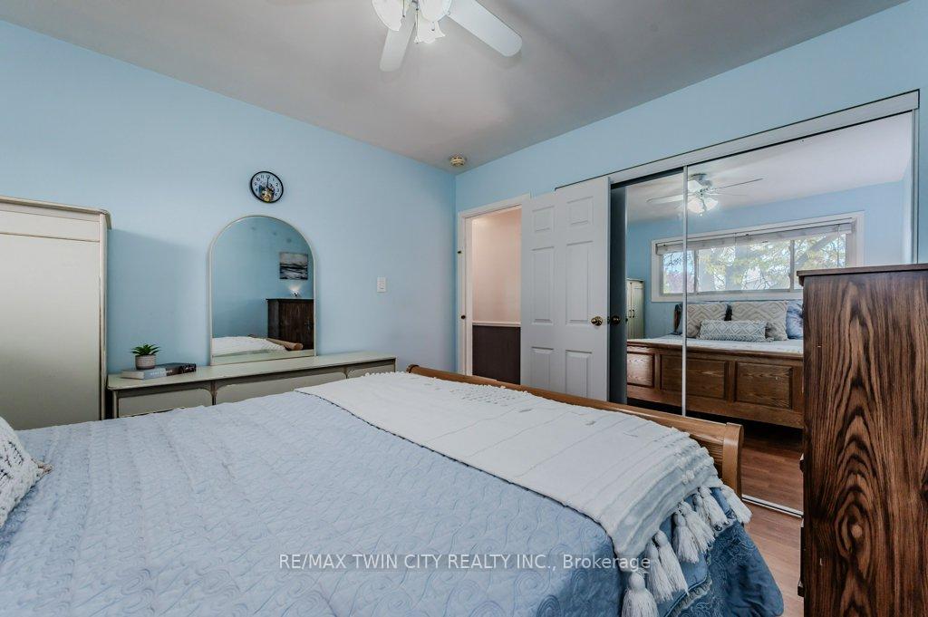 Photo 11 of 841 Westminster Drive S, Cambridge — HOMEH