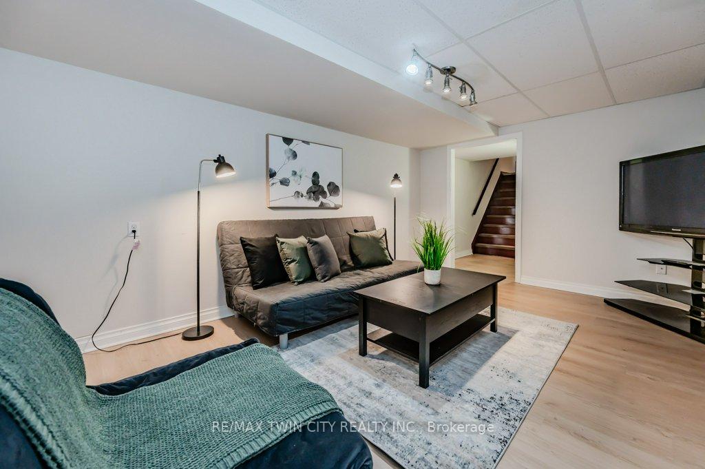 Photo 16 of 841 Westminster Drive S, Cambridge — HOMEH