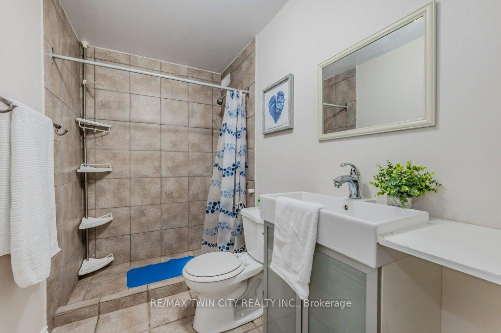 Photo 17 of 841 Westminster Drive S, Cambridge — HOMEH