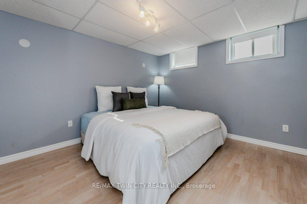 Photo 18 of 841 Westminster Drive S, Cambridge — HOMEH