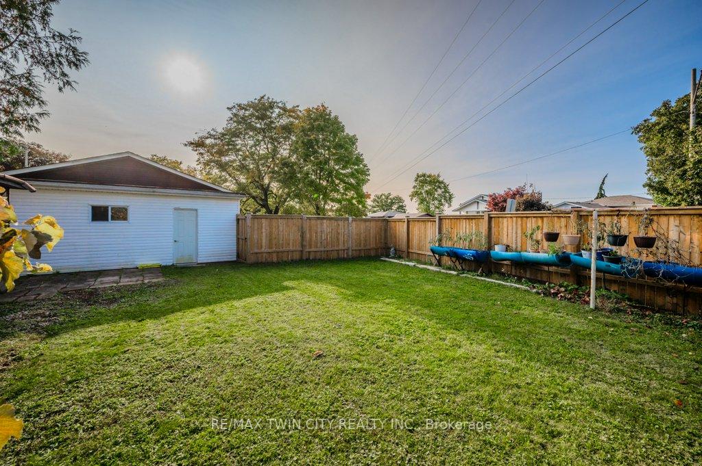 Photo 21 of 841 Westminster Drive S, Cambridge — HOMEH