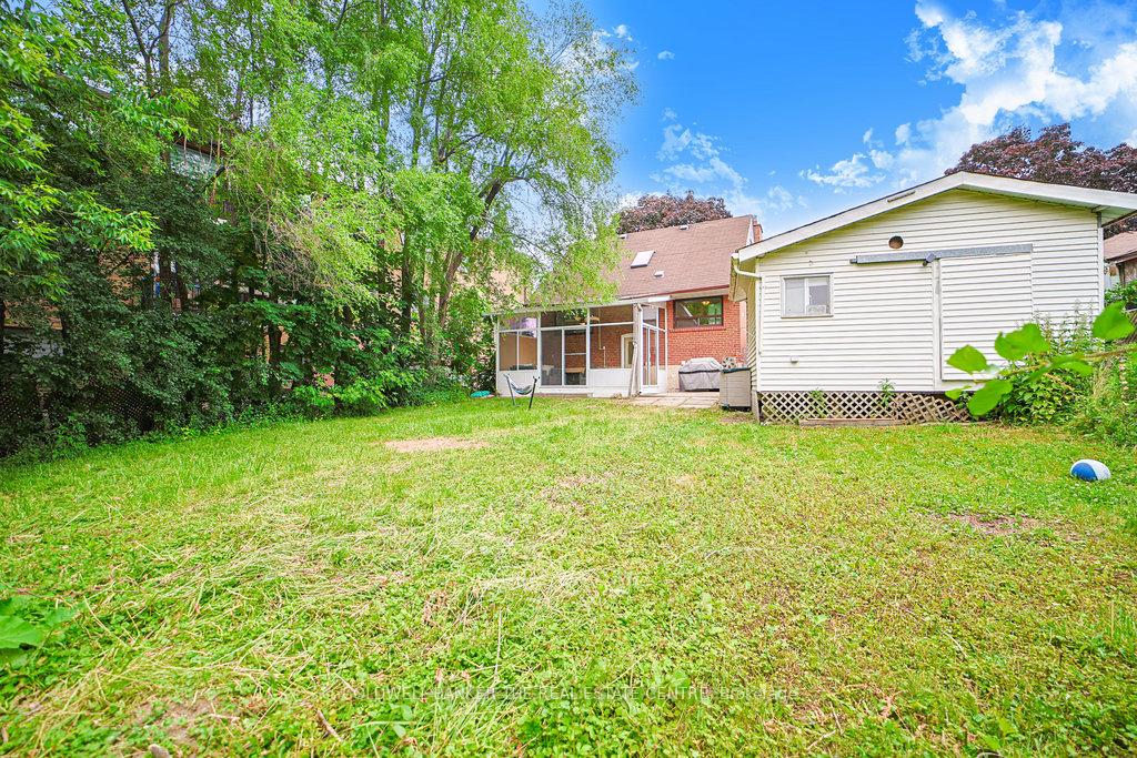 Photo 10 of 34 Crestview Avenue, Brampton, Brampton East — HOMEH