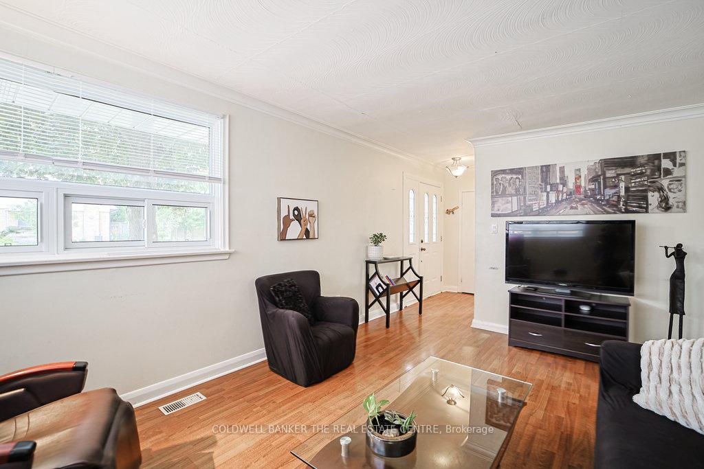 Photo 12 of 34 Crestview Avenue, Brampton, Brampton East — HOMEH
