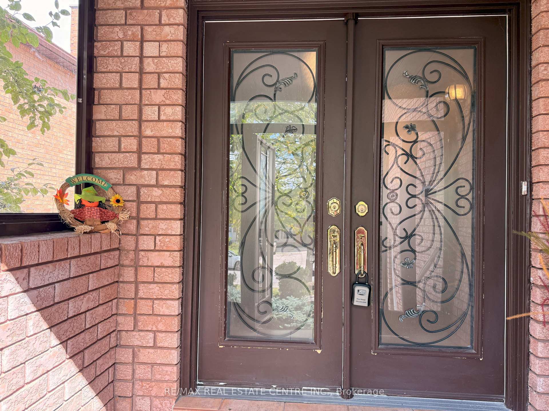 Photo 4 of 84 Creditstone Road, Brampton, Fletcher's Creek South — HOMEH