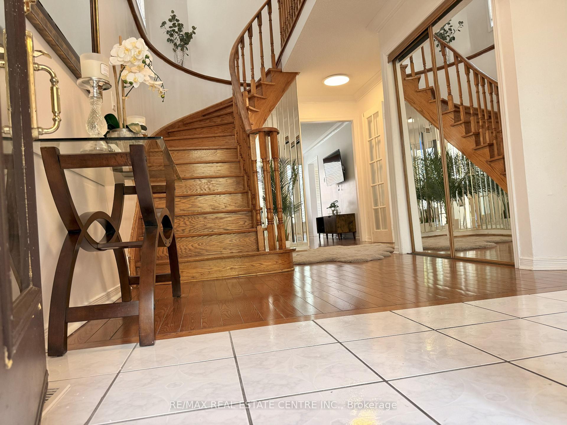 Photo 6 of 84 Creditstone Road, Brampton, Fletcher's Creek South — HOMEH
