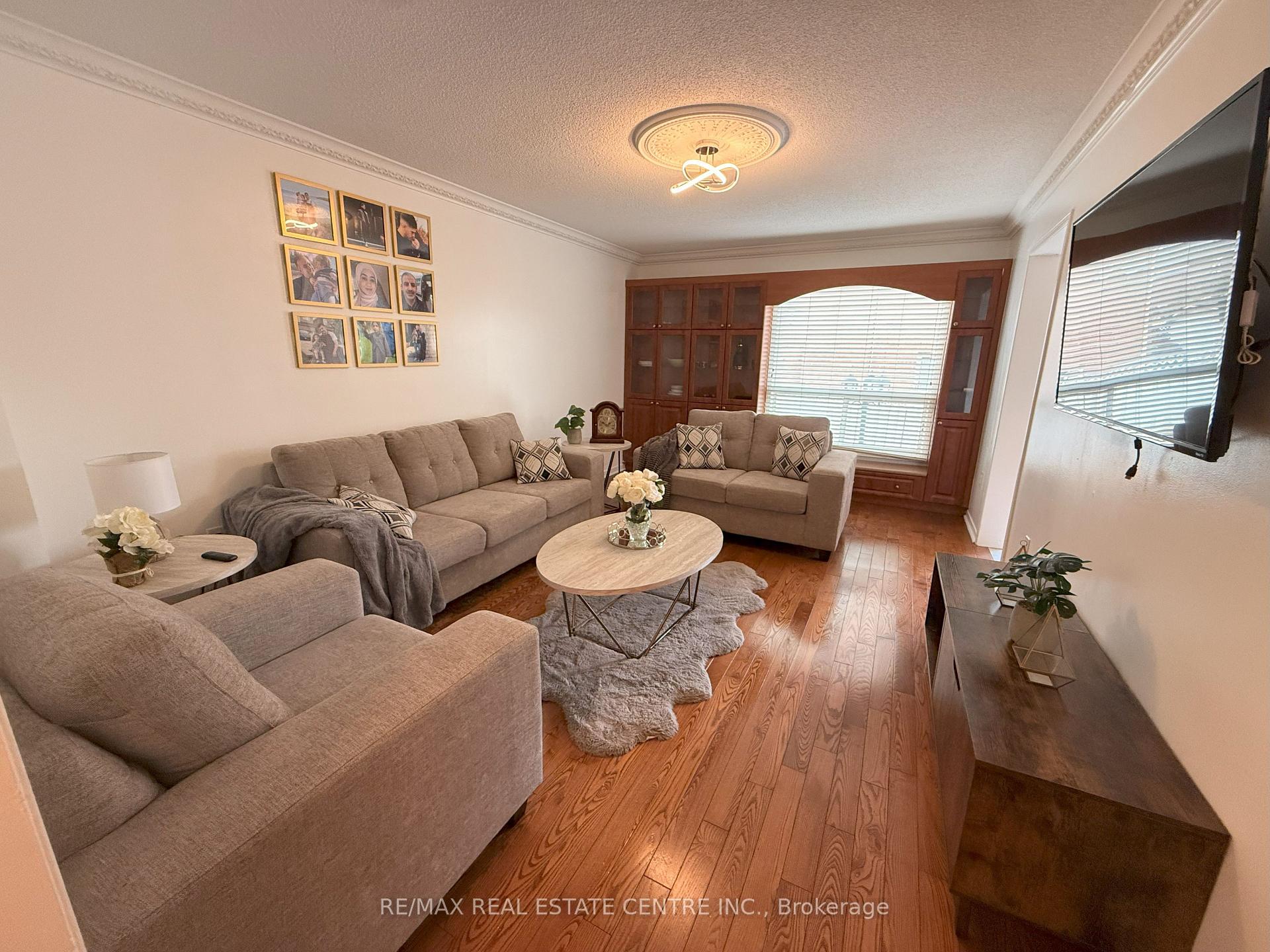 Photo 8 of 84 Creditstone Road, Brampton, Fletcher's Creek South — HOMEH