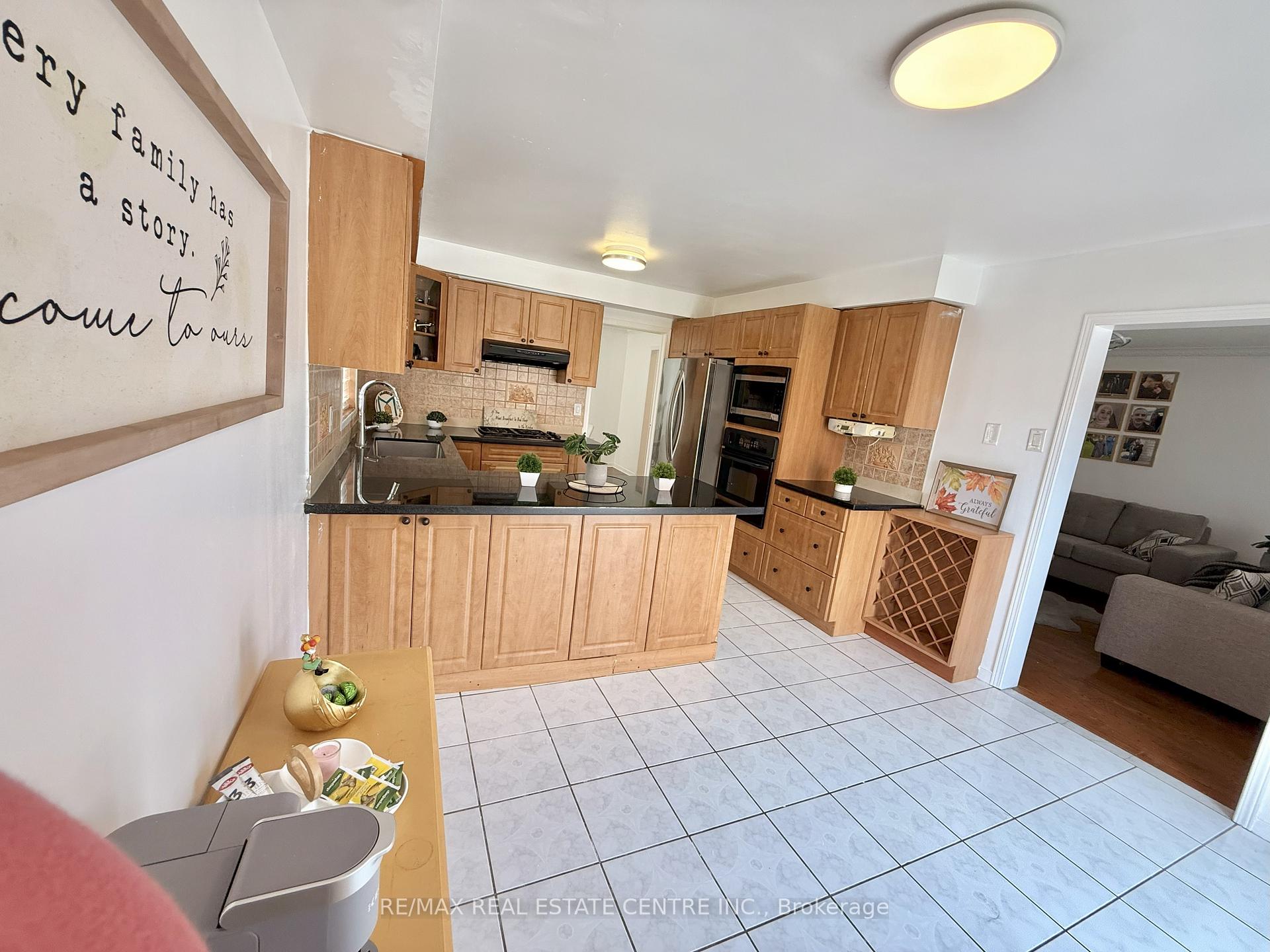 Photo 10 of 84 Creditstone Road, Brampton, Fletcher's Creek South — HOMEH