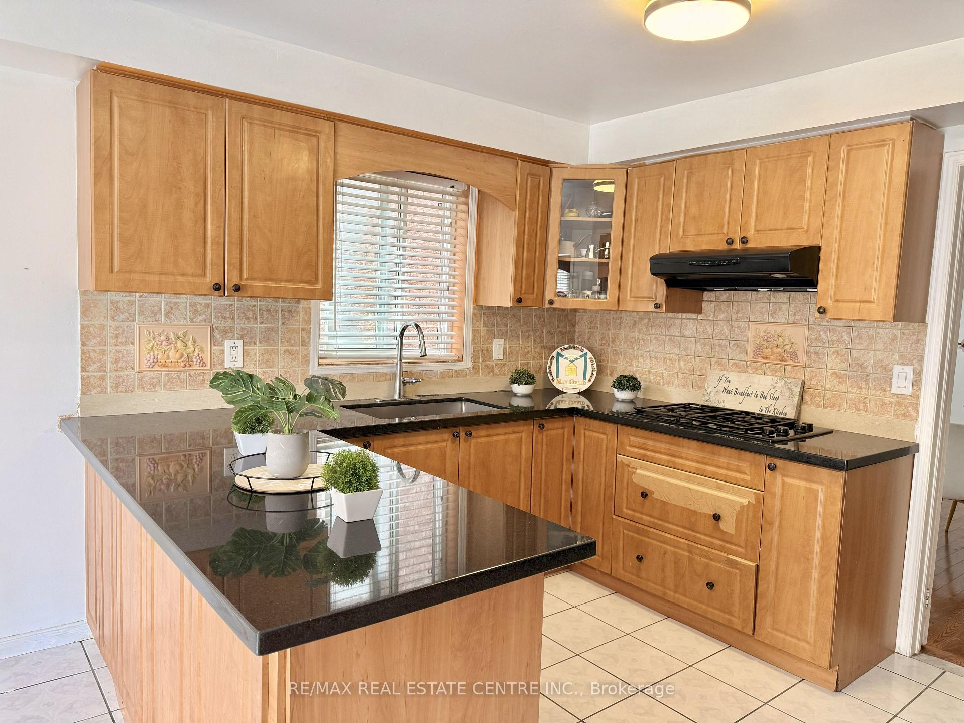 Photo 11 of 84 Creditstone Road, Brampton, Fletcher's Creek South — HOMEH