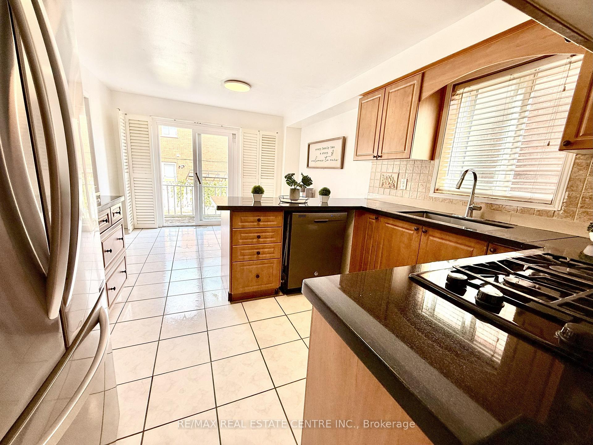 Photo 12 of 84 Creditstone Road, Brampton, Fletcher's Creek South — HOMEH