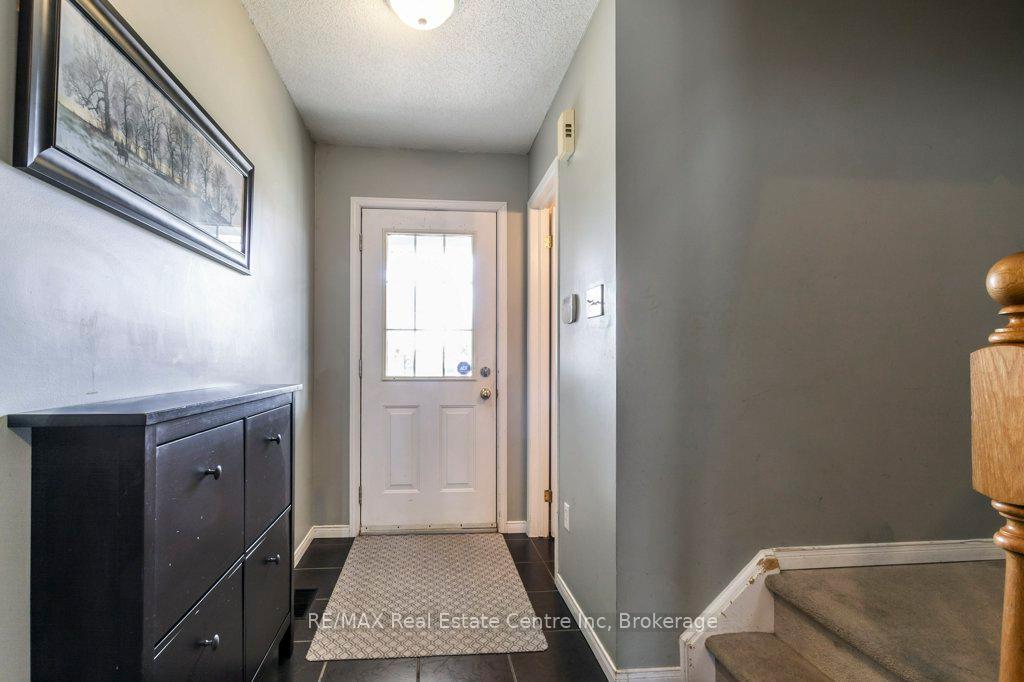 Photo 5 of 71 Milson Crescent, Guelph, Kortright Hills — HOMEH