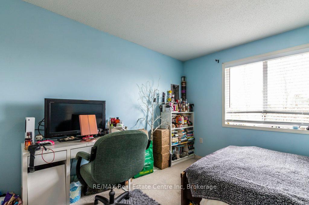 Photo 20 of 71 Milson Crescent, Guelph, Kortright Hills — HOMEH
