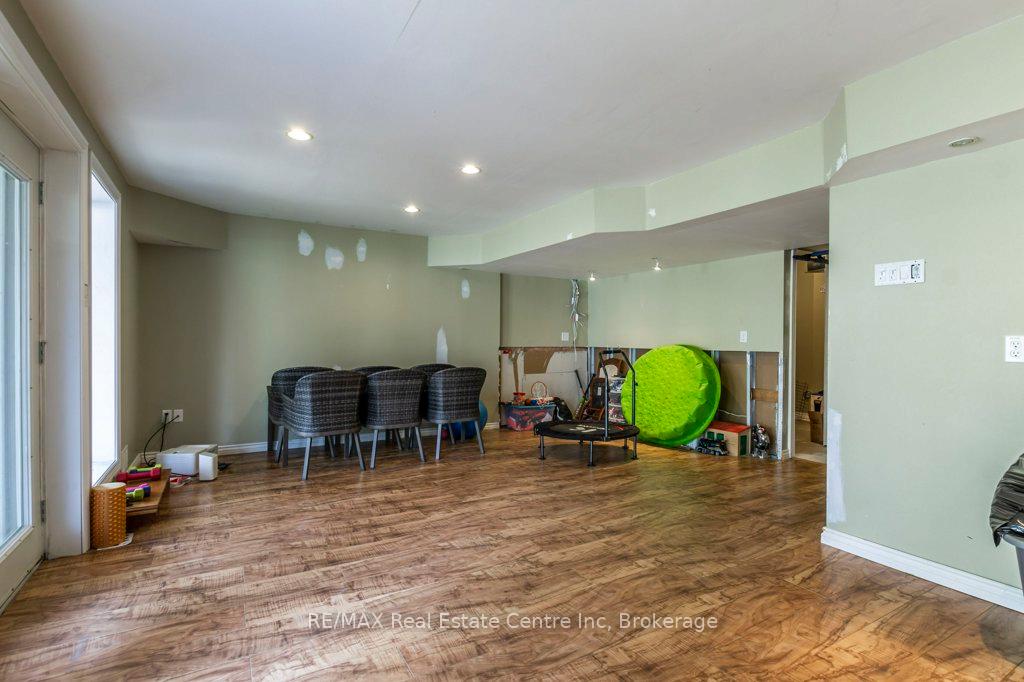 Photo 33 of 71 Milson Crescent, Guelph, Kortright Hills — HOMEH