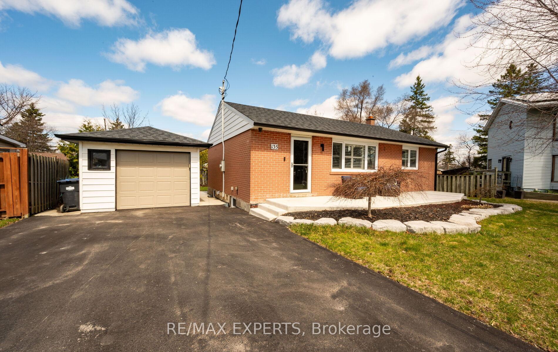 Photo 2 of 135 Martha Crescent, Caledon, Bolton West — HOMEH