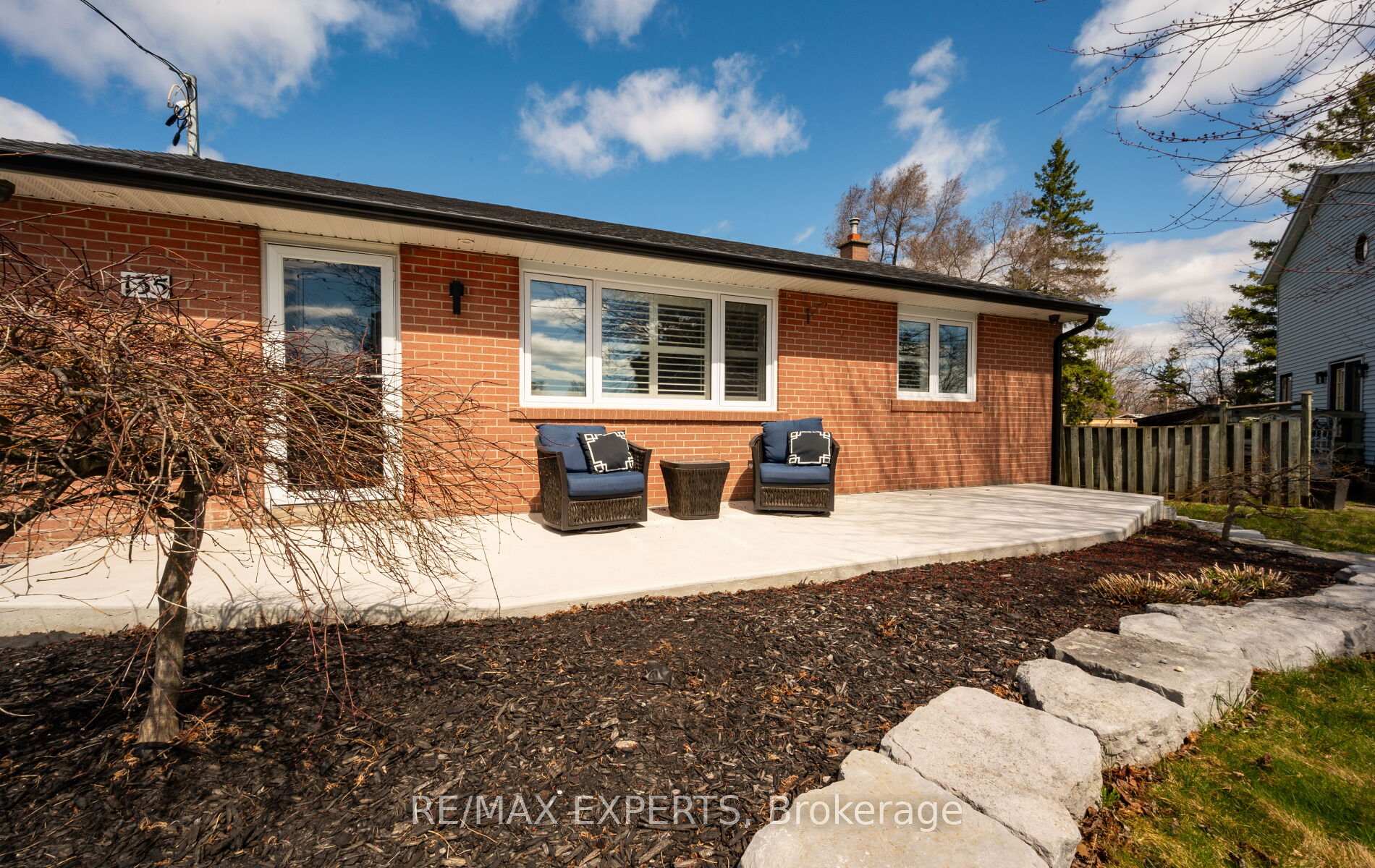 Photo 3 of 135 Martha Crescent, Caledon, Bolton West — HOMEH