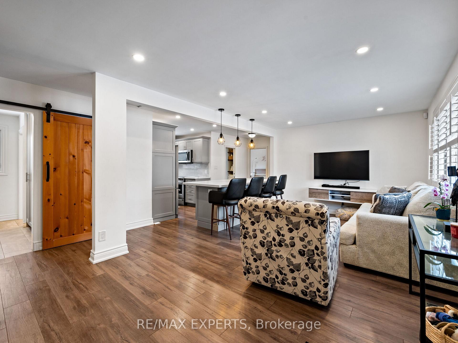 Photo 6 of 135 Martha Crescent, Caledon, Bolton West — HOMEH