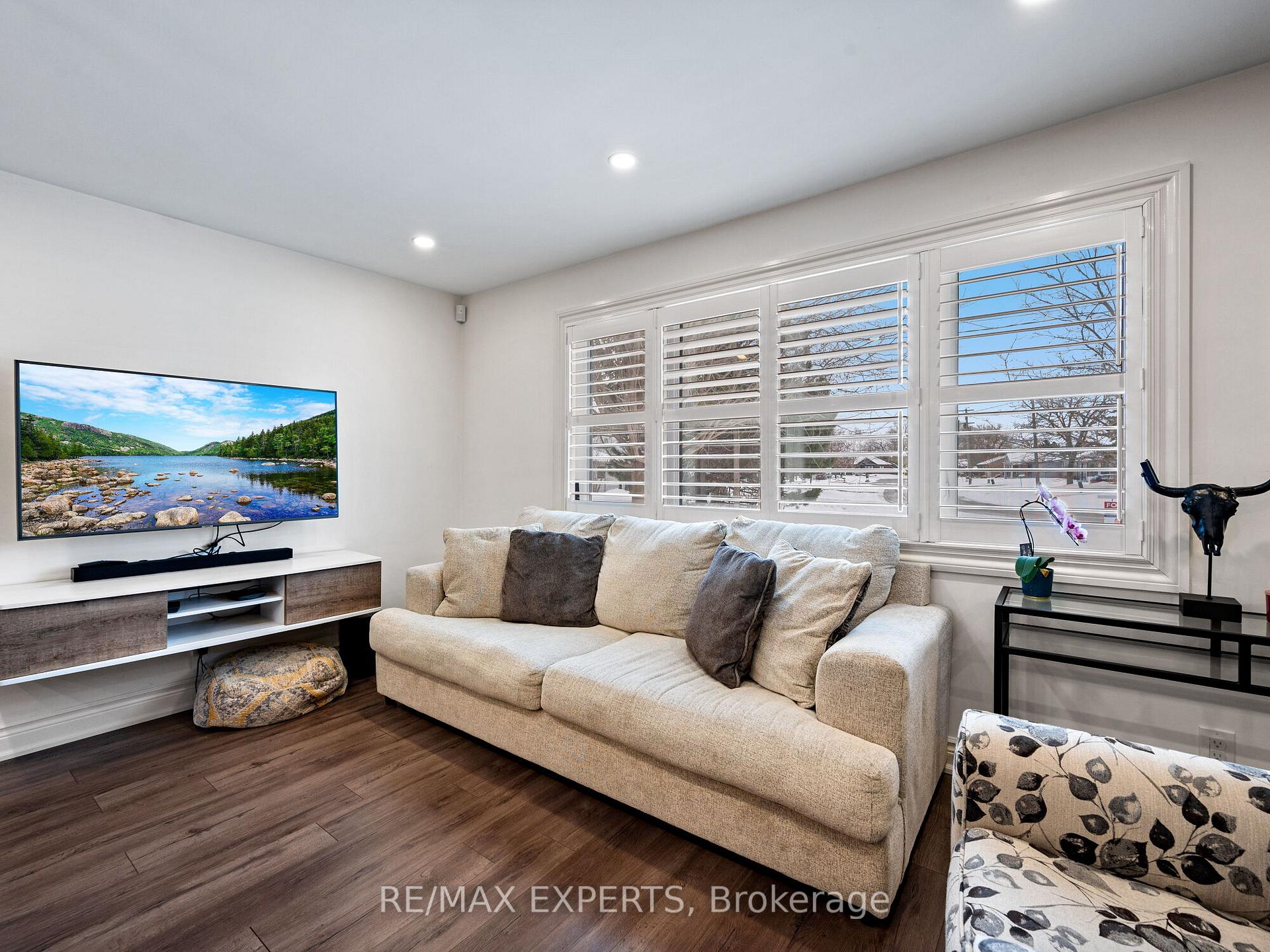 Photo 7 of 135 Martha Crescent, Caledon, Bolton West — HOMEH
