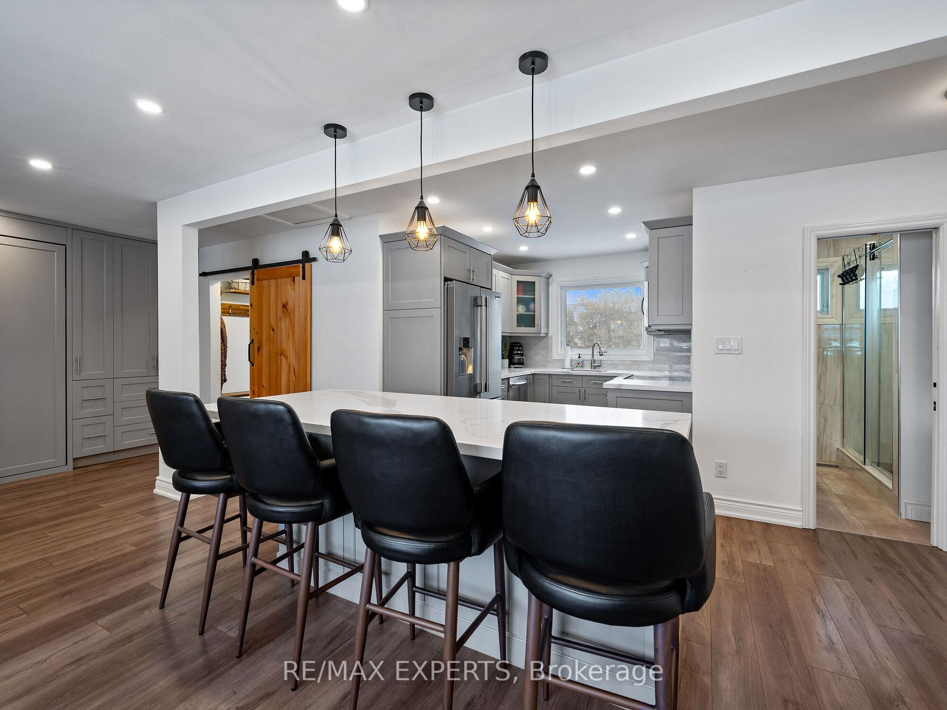 Photo 9 of 135 Martha Crescent, Caledon, Bolton West — HOMEH