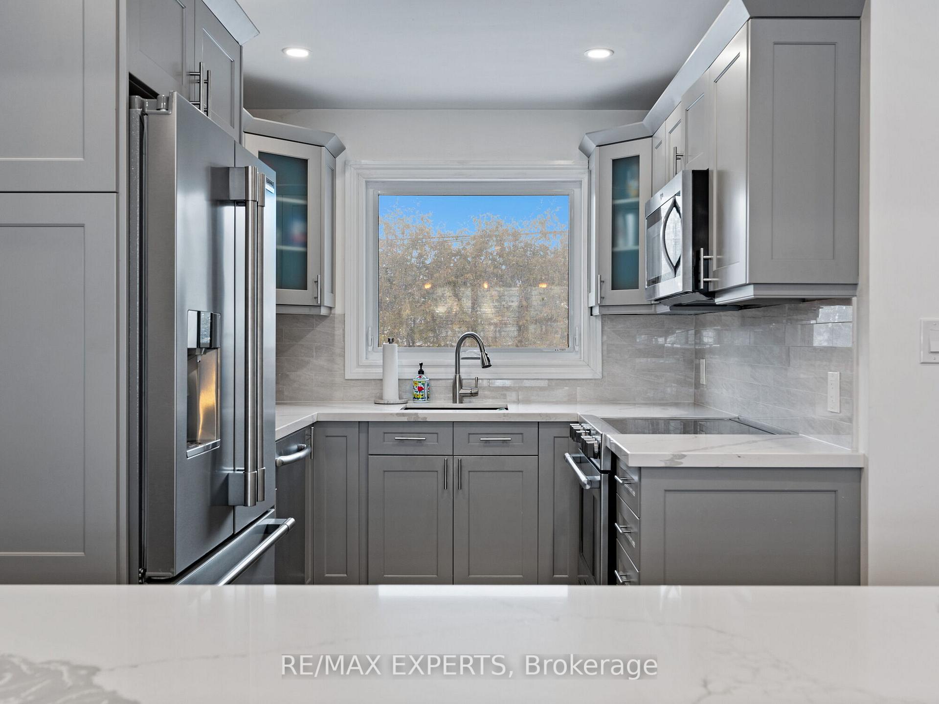 Photo 15 of 135 Martha Crescent, Caledon, Bolton West — HOMEH