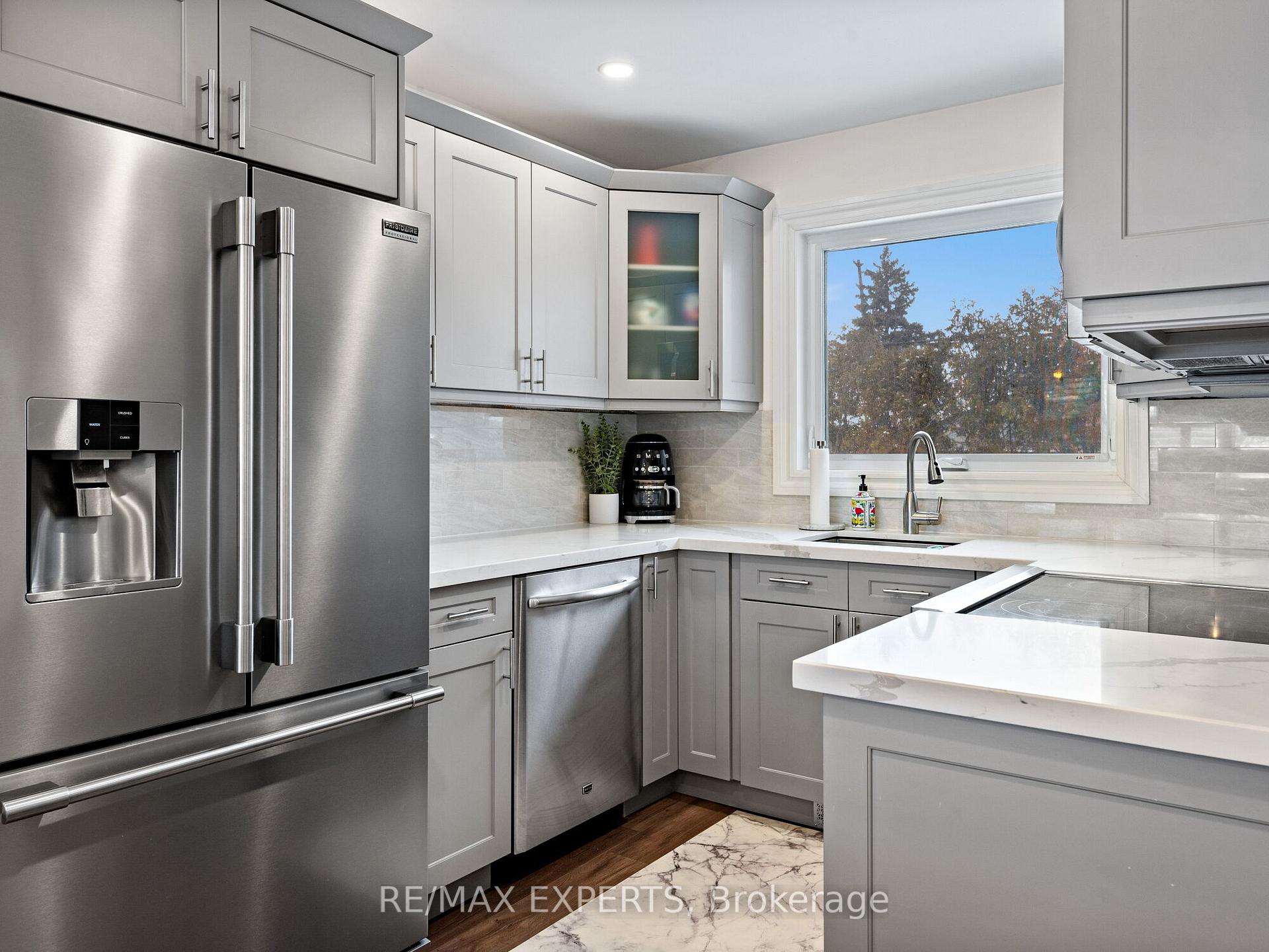 Photo 17 of 135 Martha Crescent, Caledon, Bolton West — HOMEH
