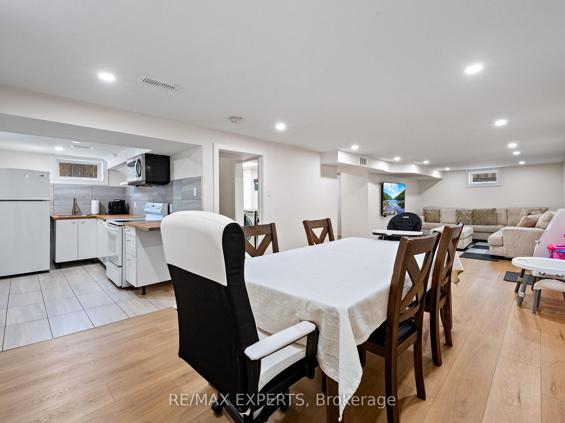 Photo 34 of 135 Martha Crescent, Caledon, Bolton West — HOMEH