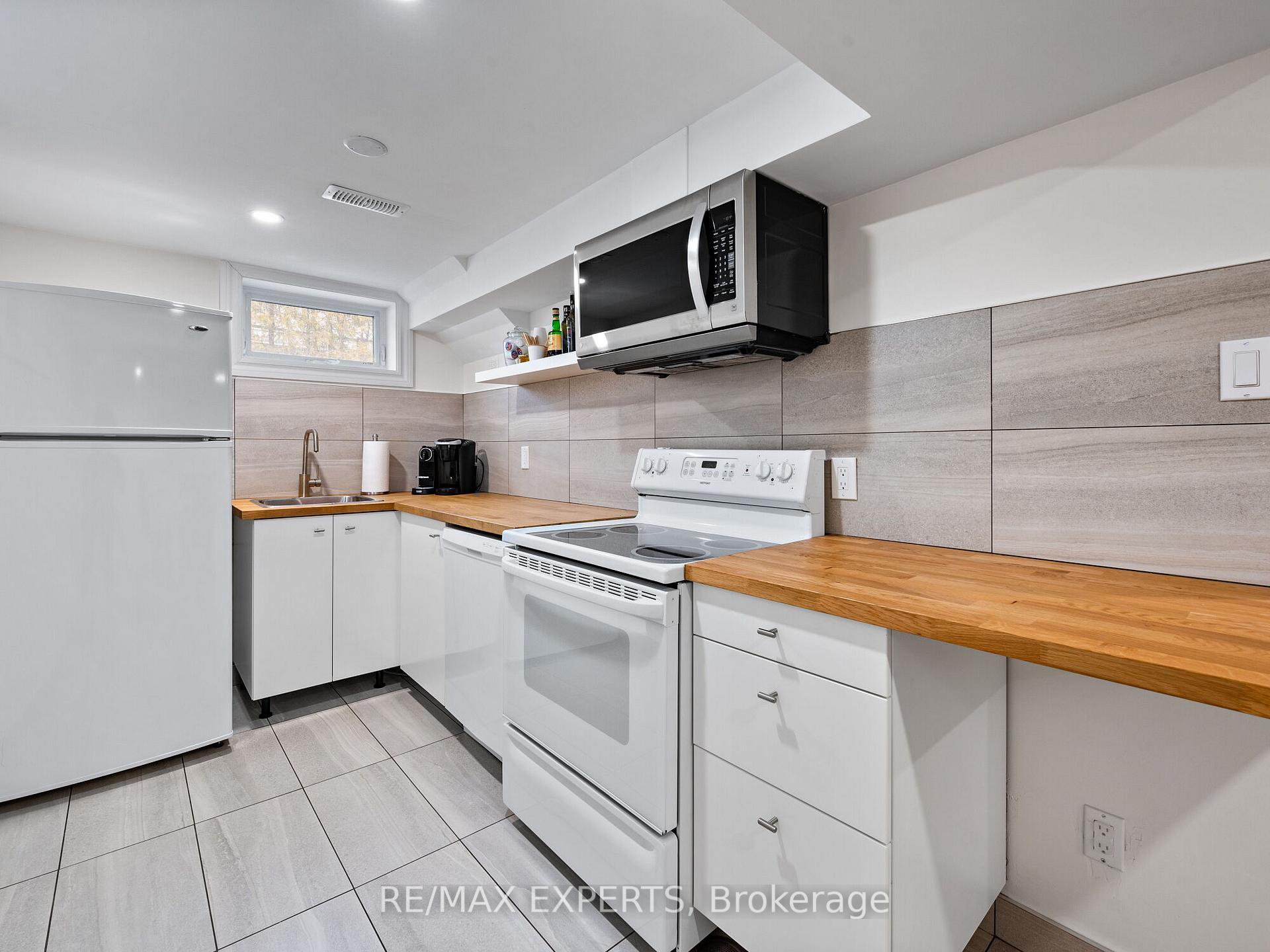 Photo 37 of 135 Martha Crescent, Caledon, Bolton West — HOMEH