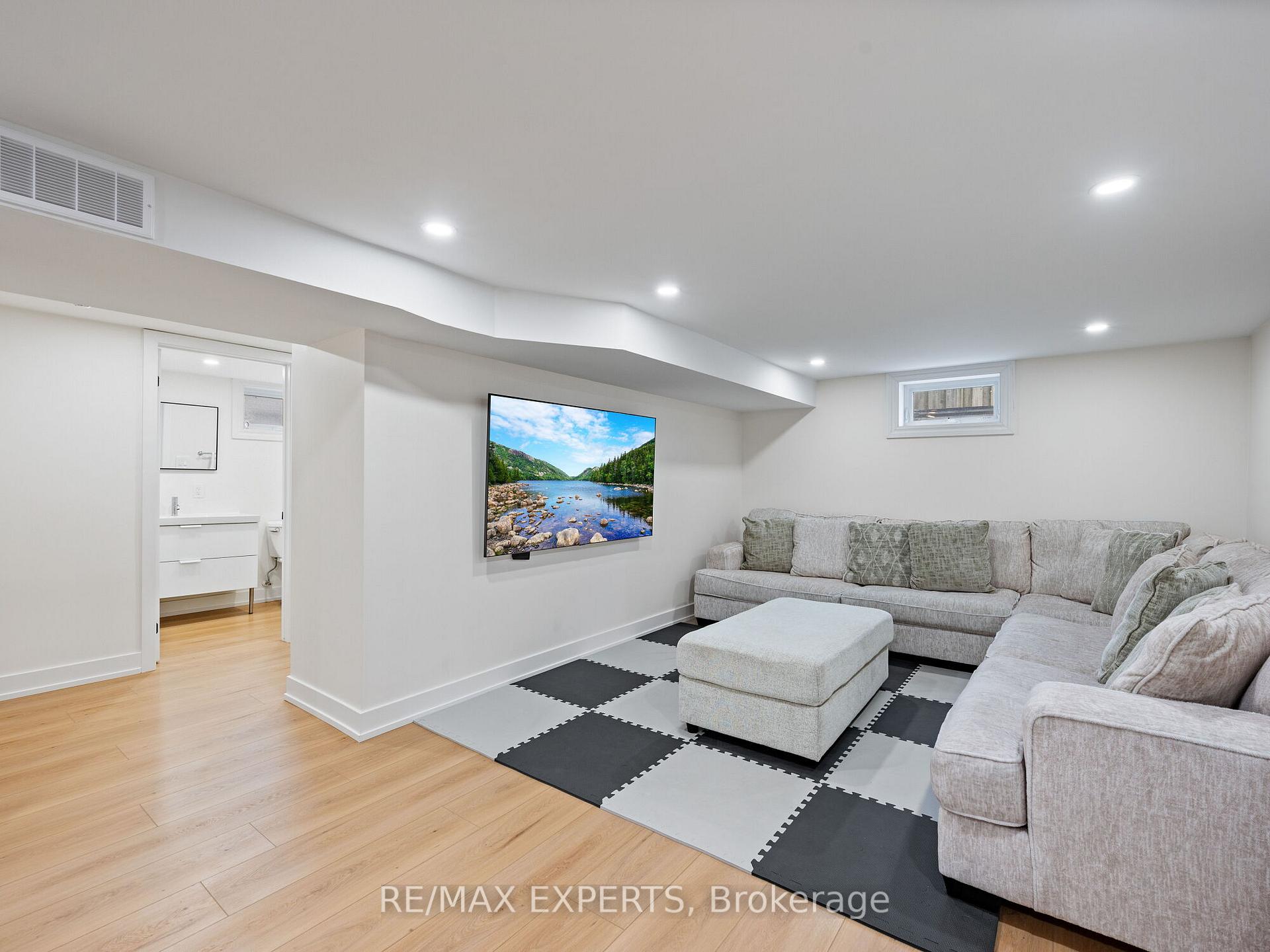 Photo 41 of 135 Martha Crescent, Caledon, Bolton West — HOMEH