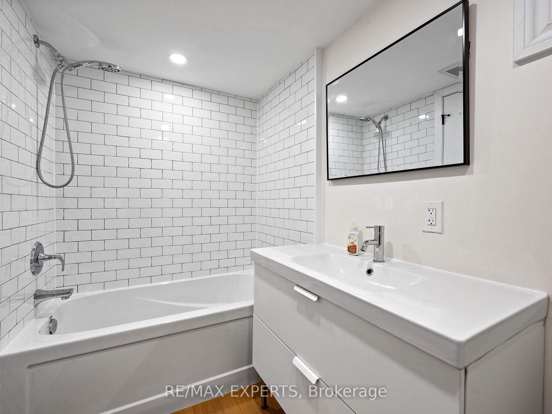 Photo 44 of 135 Martha Crescent, Caledon, Bolton West — HOMEH