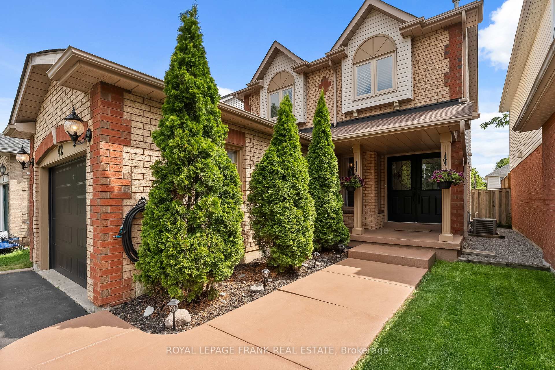 Photo 3 of 42 Mann Street, Clarington, Bowmanville — HOMEH